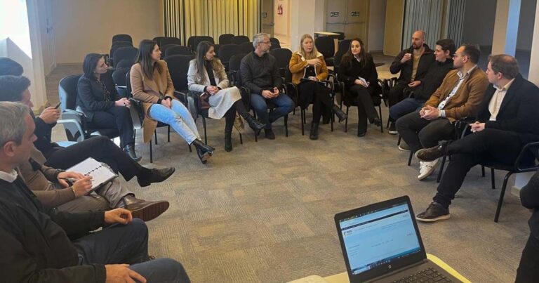 Reunião coom integragntes da CICSErra para composição do Núcleo Jovem em bento gonçalves RS